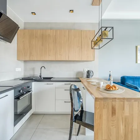 Urban Chic - One Bedroom - Gdanska Apartment *