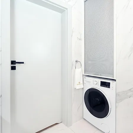 Urban Chic - One Bedroom - Gdanska Apartment *